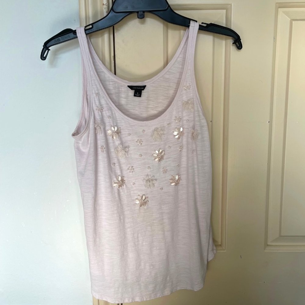 Ann Taylor Pastel Pink Tank Top Flower Sequin / Bead Flower Detail